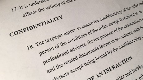 CBCNews's tweet image. Canada Revenue offered amnesty to wealthy KPMG clients in offshore tax 'sham' ift.tt/1pvdR2w