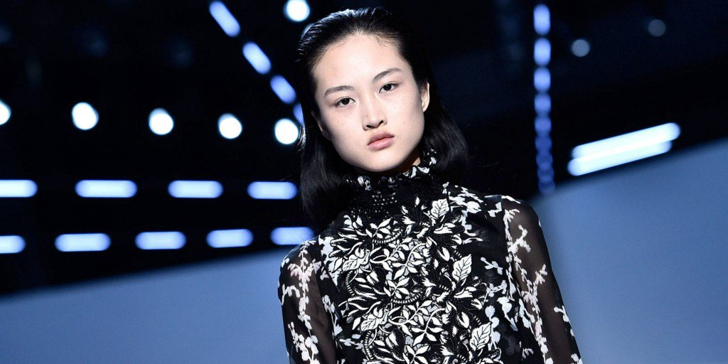 ELLEmagazine's tweet photo. All the Looks From the Giambattista Valli Fall 2016 Ready-to-Wear Show https://t.co/fZuUzhw5KP https://t.co/tzVAQzDeVG