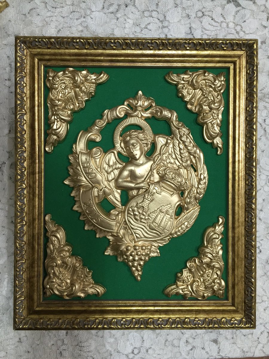 Realizamos Relieves, escudos y emblemas para Hermandades, asociaciones...en nuestro blog : artenazareno.blogspot.com