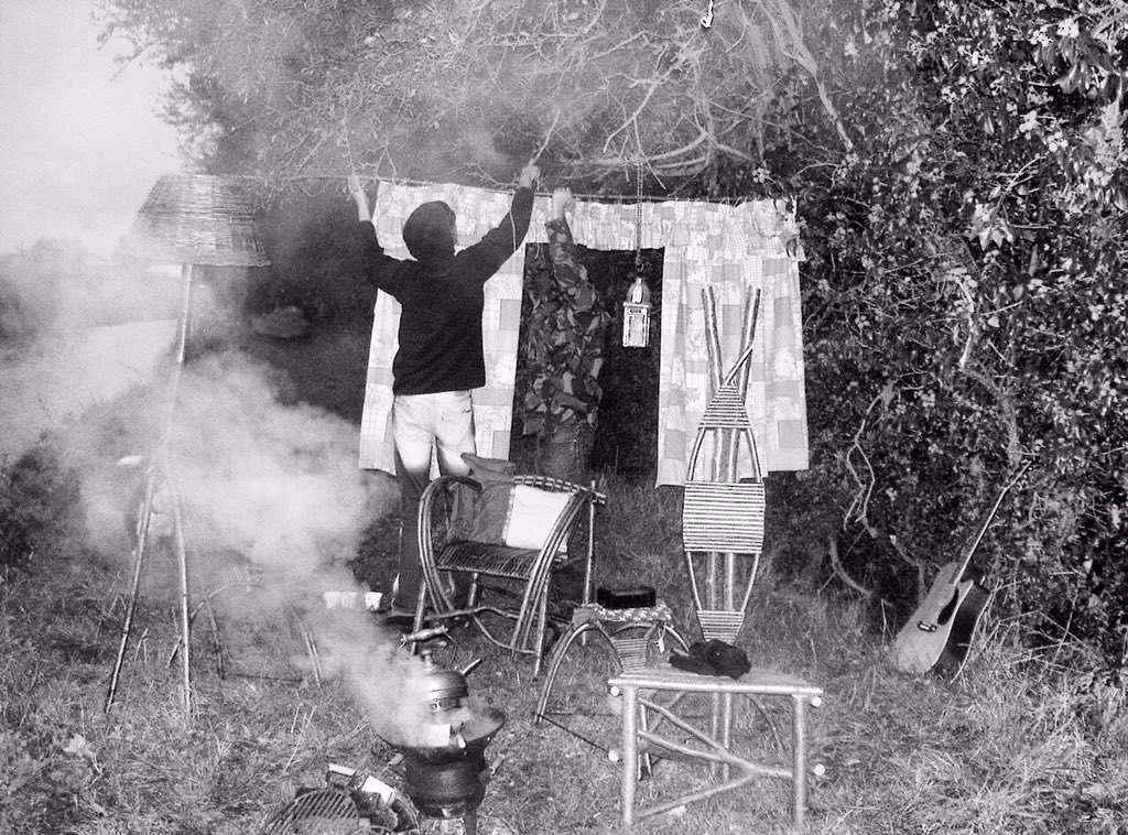 TomHare_'s tweet photo. Yeah that's right ..I'm just hanging curtains on the canal side with @spencerjenkins0 #latenineties 
#rustic https://t.co/fzmFehuUBG