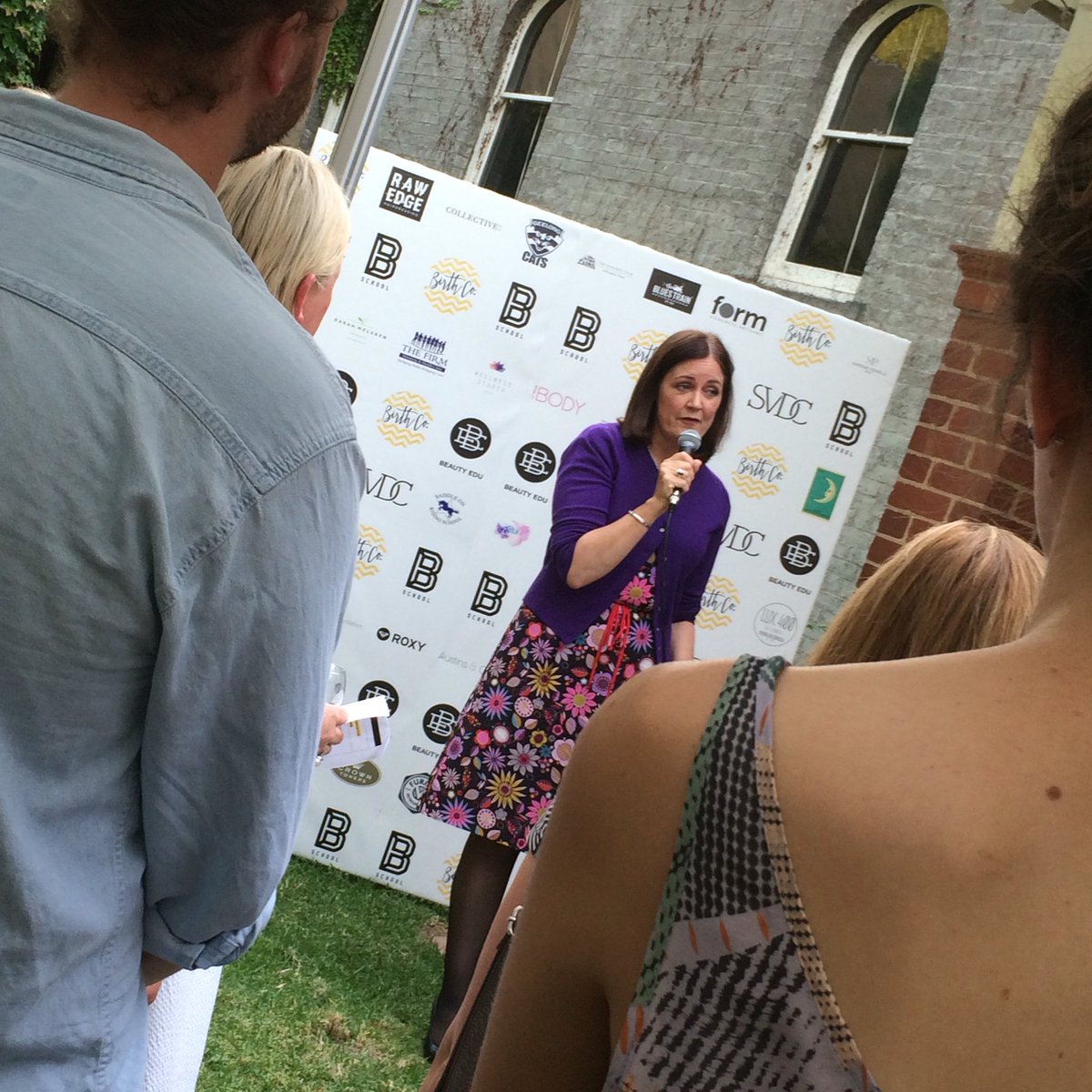 KVCmoi's tweet photo. Such an eloquent speech from @SHendersonMP at the #SVDC #Bodylove exhibition tonight - gotmyvote #fullstopfoundation https://t.co/5QmHRMUmvX