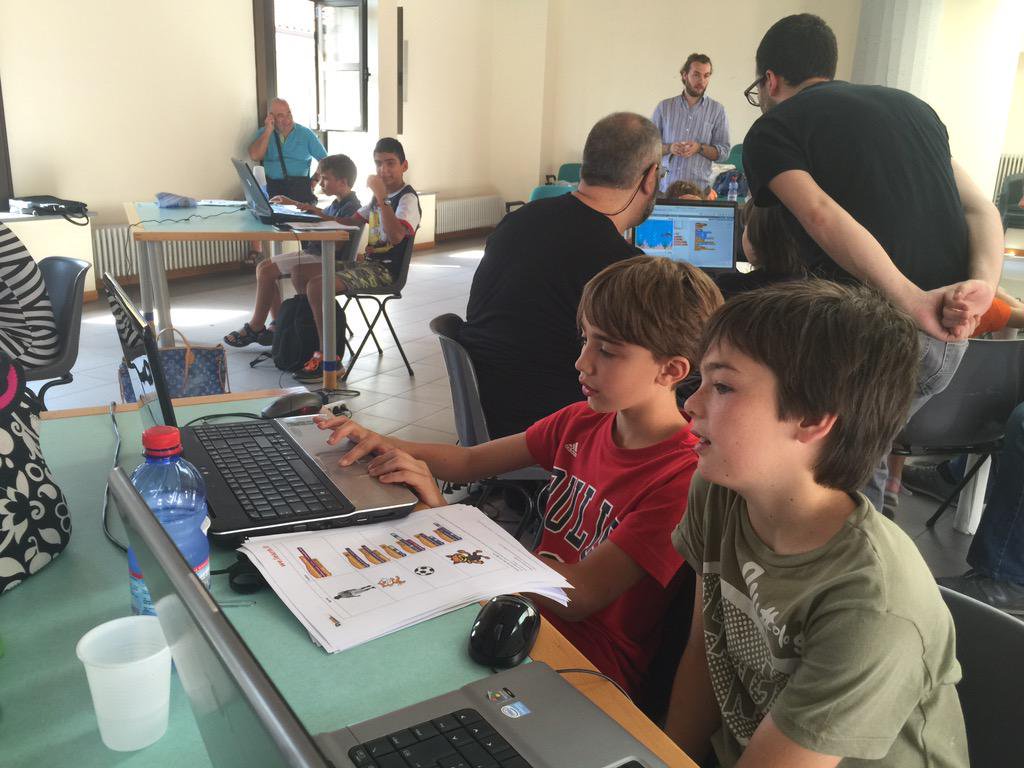 UniLIUC's tweet image. Alla #settimanascienza16 i laboratori di #coding per la scuola primaria di @AurelioRavarini bit.ly/1Su49Zt