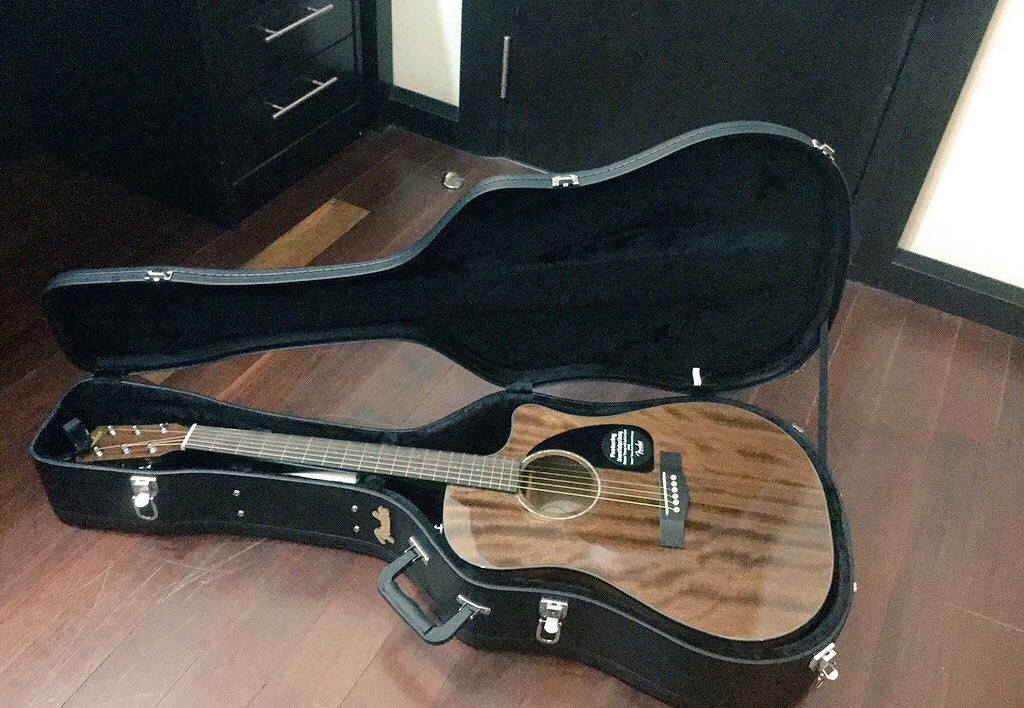 jackjae97's tweet photo. My cousin's she gives me two weeks she said if I can't play one song then she will take back gosh #mustworkhard https://t.co/ldpJESgC00