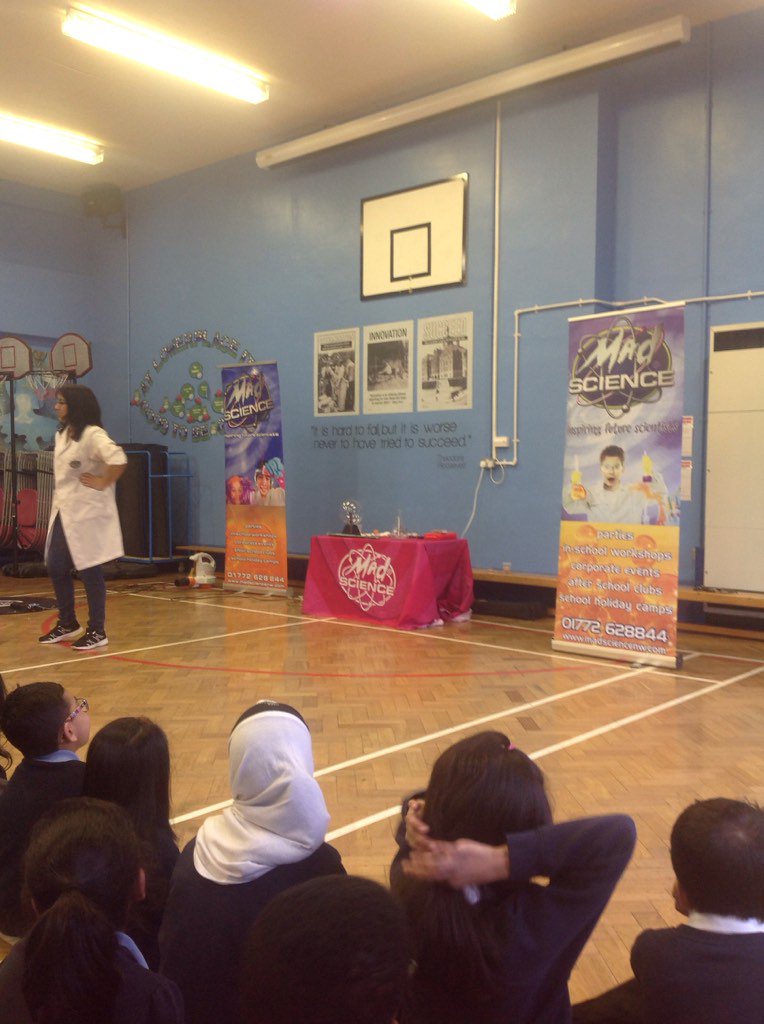 4aLowerplace's tweet photo. Mad Science comes to KS2! @LPS_Science Inspiring future scientists! @Lowerplace_PS @LPSComputing https://t.co/I2FSCane5P