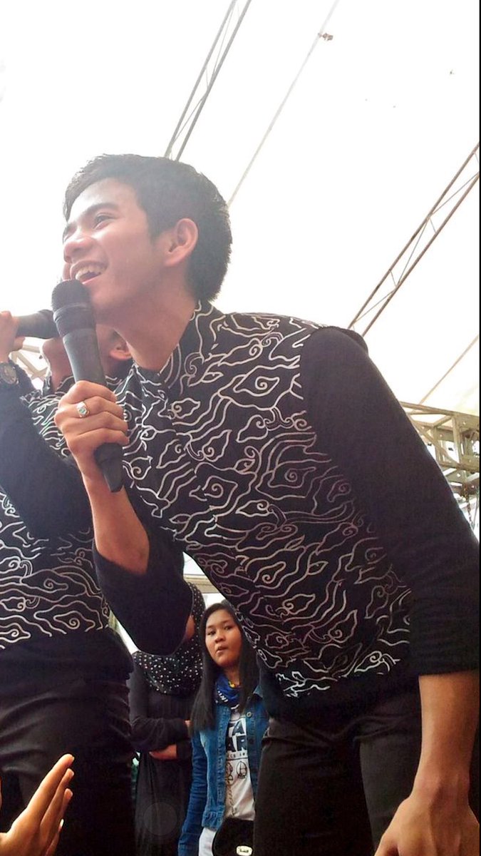 Somehow suka banget sama foto ini. Senyuman manis Ido ☺️ 📷 by: @KIDHOLICS__IND RIZKIRIDHO DI PALEMBANG