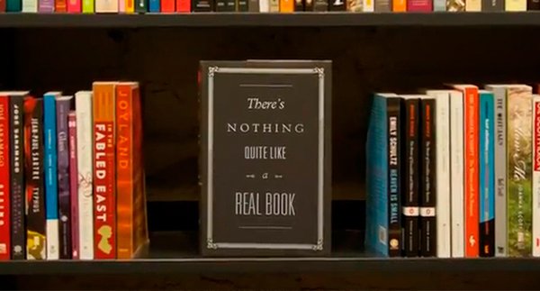 Este stop Motion desvela lo que pasa en una librería cuando bajan la persiana: ow.ly/Zaw4T