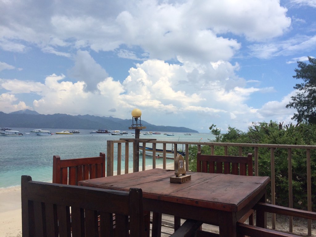 sarahjferry7's tweet photo. When you need to relax and take a vacation on an amazing island but bae ain't around. #lovegotme #addictedtohim β€οΈ https://t.co/qBmscuUww5