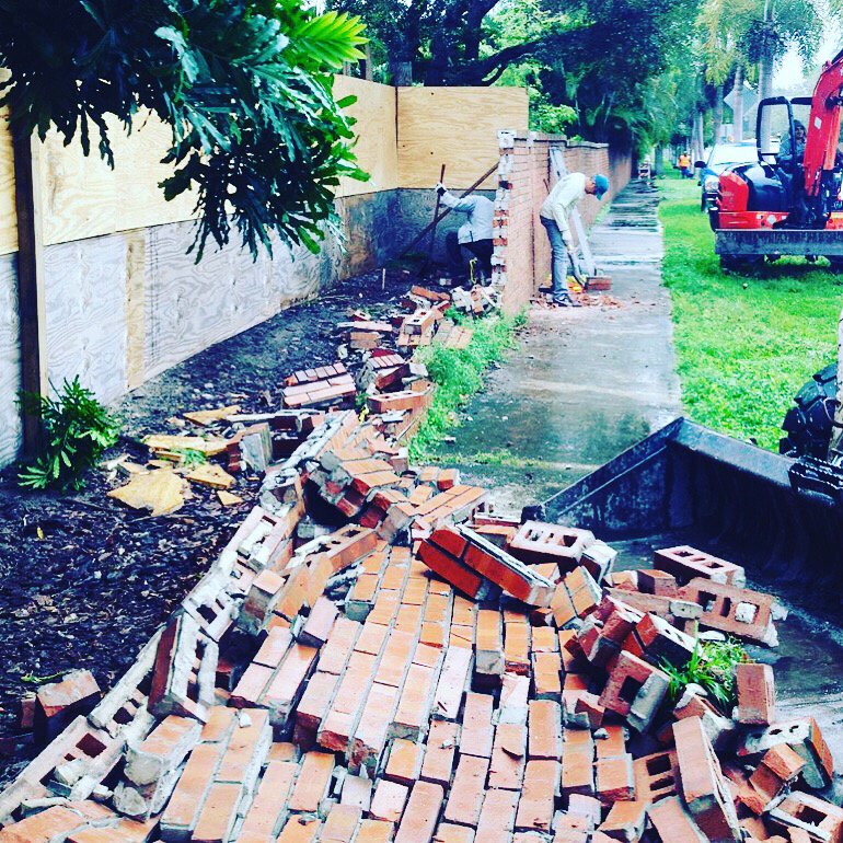 zenbuild's tweet photo. KoolAid man damage your wall, go to https://t.co/ZcJp1dWBjO #Beforeandafter #insurance #brickhunter #diy #Florida https://t.co/28cj2bJX7F