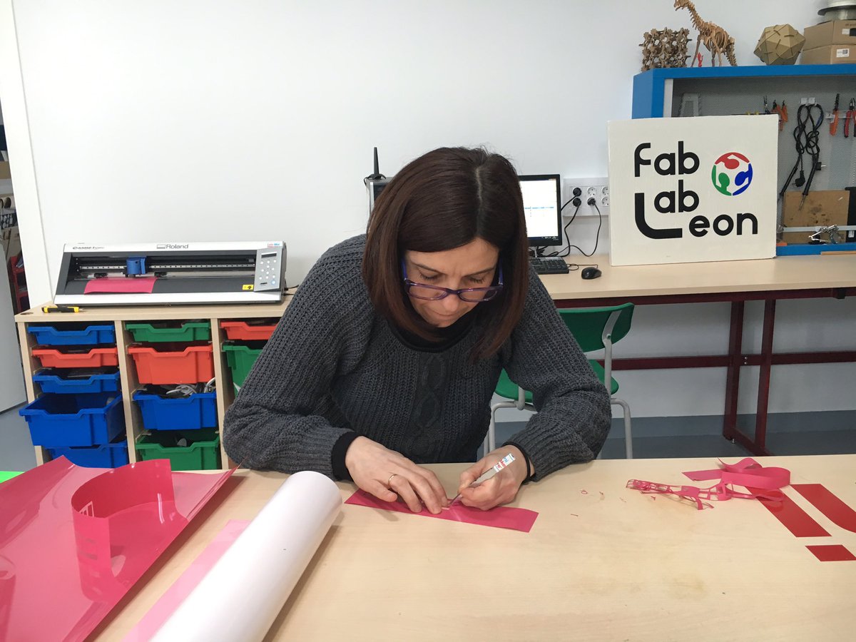 poderosasleon's tweet photo. Celebrando nuestro día en @FabLabLeon #8demarzo #poderosasleon https://t.co/6Yb6HFO7fg