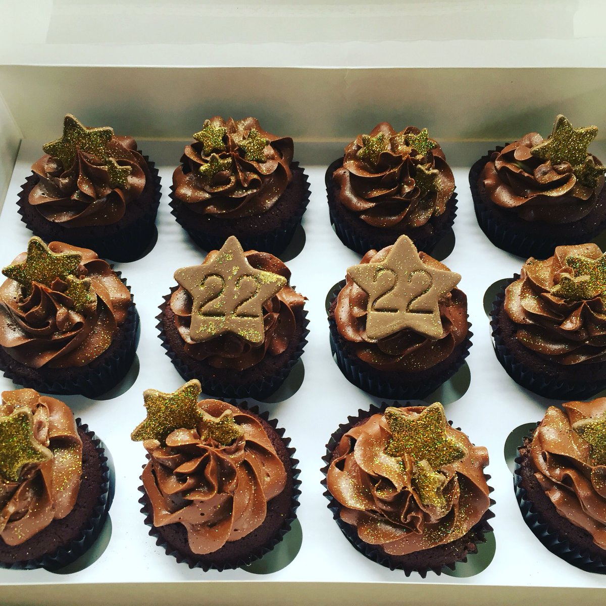 deeliciousbake's tweet photo. #cupcakes double chocolate https://t.co/veBvQlIbU0