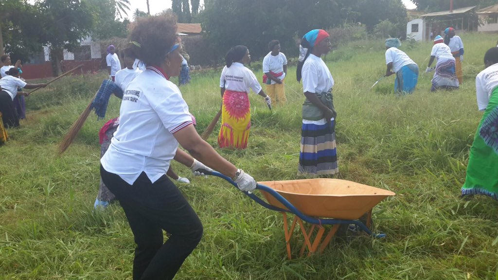 reginalowassatz's tweet photo. Leo katika kusherekea siku ya wanawake duniani mimi na kina mama wenzangu wa BAWACHA tukiwa Morogoro. https://t.co/PL8cvpHSxr