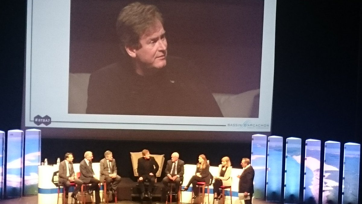 mylittlebe's tweet photo. Michael Dodds @crtbretagne entouré par les élus du bassin, vient nous parler de la marque de territoire #rtba7 https://t.co/SHfR6fGVpZ