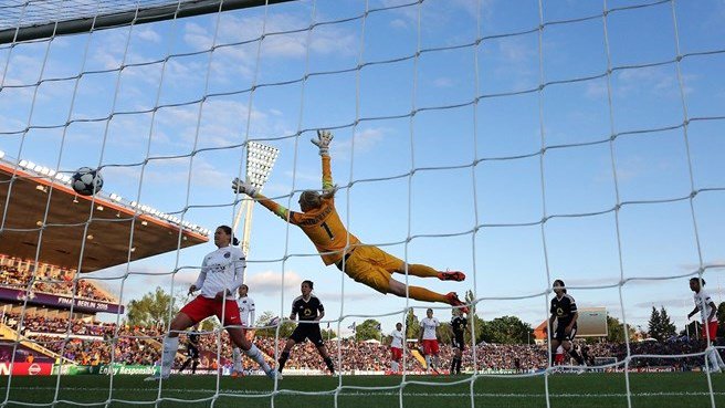 UEFA is celebrating women's football uefa.smh.re/5l