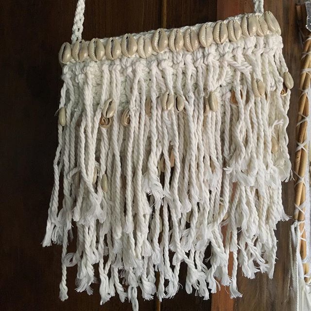 SeaLifeProject's tweet image. Cute crochet shell tassel bag ! Happy dayz #shellbag #shell #crochet #tassel #cairns #Kura… bit.ly/1THhfEq