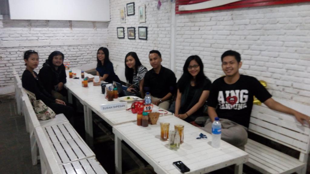 Comm Study Club tweet media