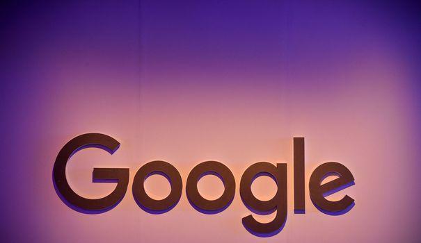 LEXPRESS's tweet photo. Piratage: Google reçoit 2 millions de liens à supprimer par jour https://t.co/slzBQB7lkS https://t.co/cz8bdlnXwG