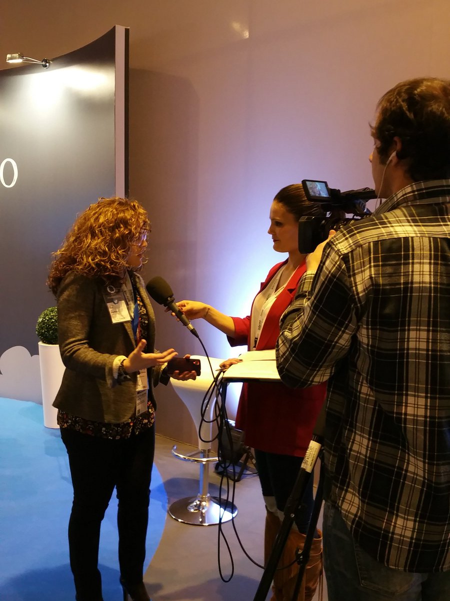 drogodpndienta's tweet photo. Momento estrella. @susitravel entrevistada en #tuitkdd #Infarma2016 https://t.co/SYYfEdrEGh