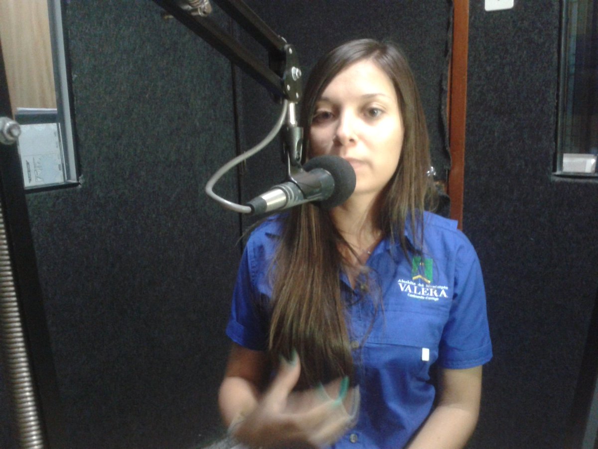 Encontacto999's tweet photo. #AlMomento Conversamos con @RebaZambrano dirigente política quien apuesta al revocatorio de Maduro @unica999fm https://t.co/AMyTiPo4Mb
