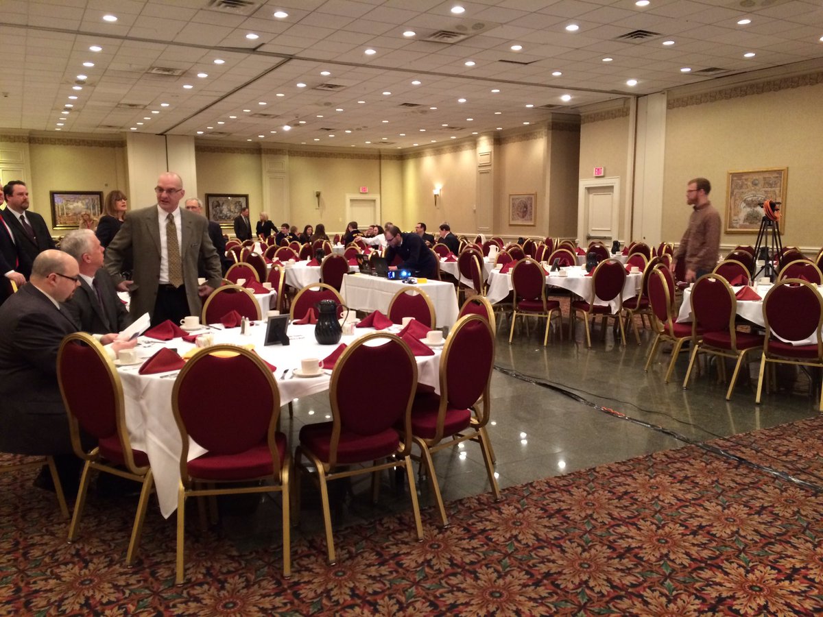CaraThomasNews's tweet photo. People are starting to arrive at the Raddison Hotel for the 2016 #stateofOneidaCounty address. https://t.co/CiRDJSfFcL
