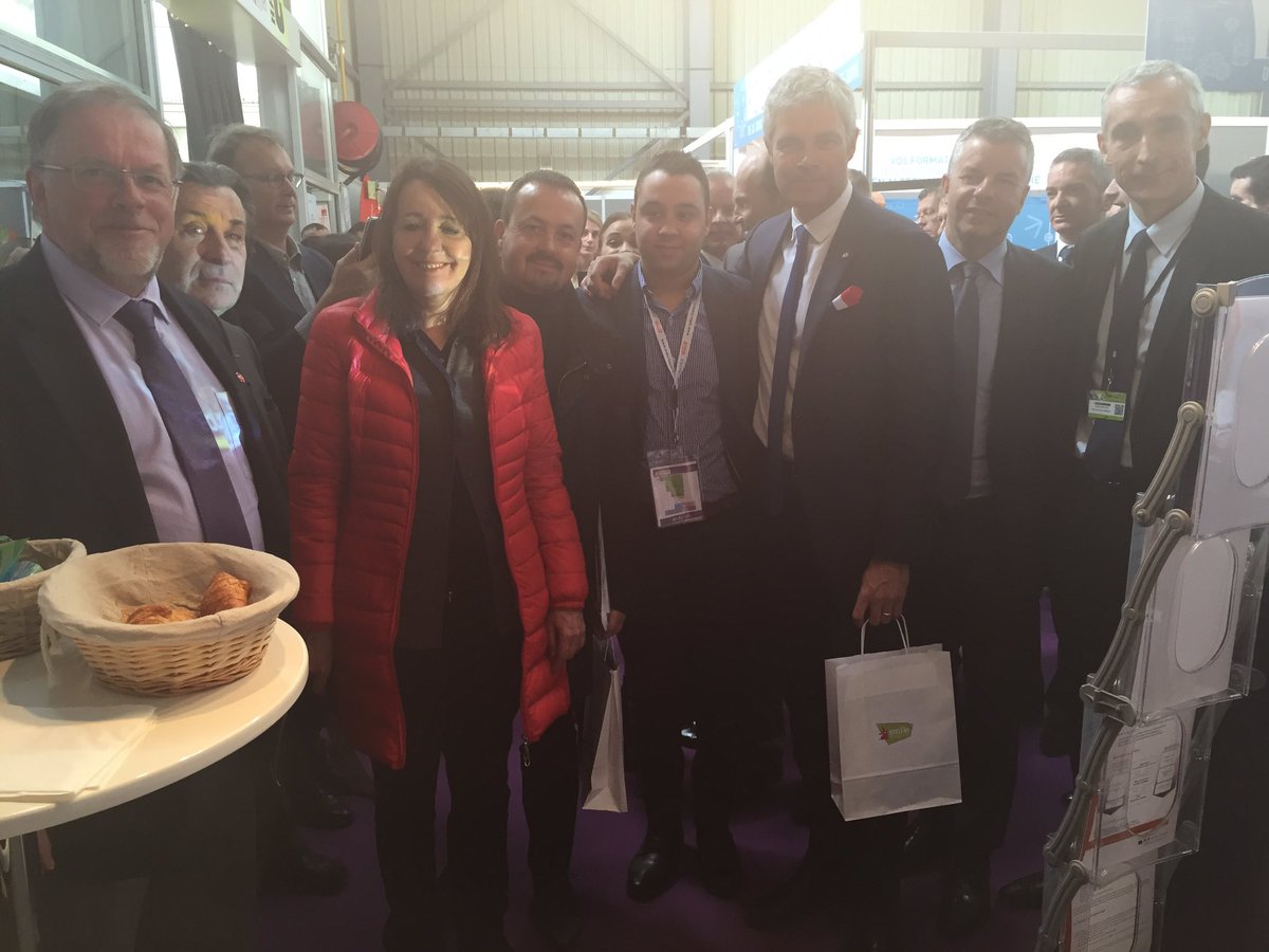 BigetChloe's tweet image. @laurentwauquiez rencontre les acteurs du 74 du #PlanPME au @SIMODEC74 #innovation #performance #stratégie #SI