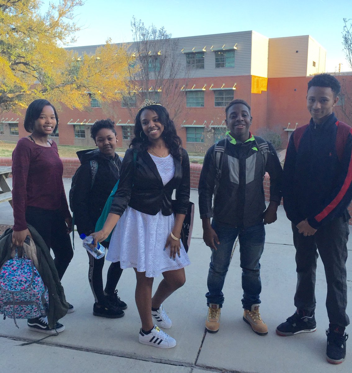 MartinMustangs's tweet photo. Somebody's the birthday girl so she &amp; her friends are bringing back Mustang Fashion!! #socute #dresscodeapproved https://t.co/xPRJ2yE8iC