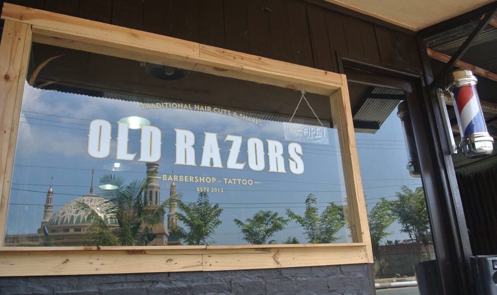 oldrazorsbarber's tweet photo. Yes, we are open! #barber #tattoo #barbershop #samarinda #barbershopsamarinda https://t.co/CXERvKXF2g