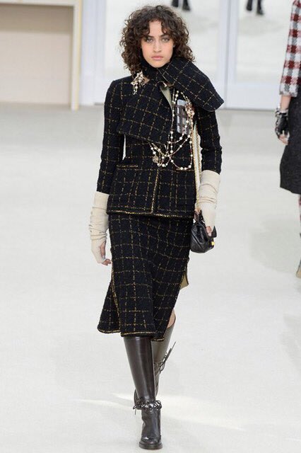 MsTosciMarie's tweet photo. I want these #Chanel #ChanelSpringSummer2016 #PFW https://t.co/HfVtqHEF2W
