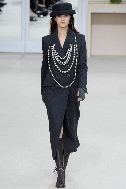 MsTosciMarie's tweet photo. I want these #Chanel #ChanelSpringSummer2016 #PFW https://t.co/HfVtqHEF2W
