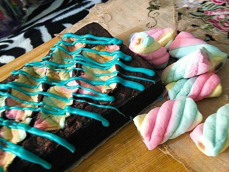 #Instagram @infobandungkuliner > Marsmallow Browniezz, buat para brownilicious....boleh dicoba, manis dan legit...😍…