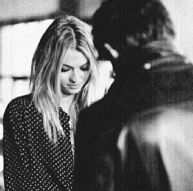 mshal501's tweet image. ﻳﺮﺍﻗﺒﺎﻥ مآ ﻳﻜﺘُﺒﺎﻥ 
ﻭكلاﻫﻤﺎ ﻳﻈﻦُّ ﺃﻥ ﻵ 
ﺃﺣﺪَ ﻳﻜﺘﺐُ ﻟﻸﺧﺮ .. ﻭﺿﺎﻉَ ﺍﻟﺤُﺐُّ ﺑﻴﻦ 
ﺍﻟﻜﺒﺮيآﺀ ﻭﺍﻟﻤُﺮآﻗﺒﺔ