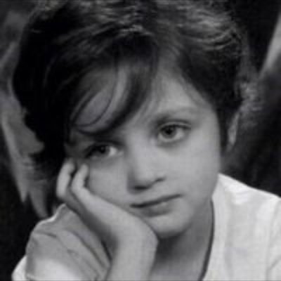 دائماً هناك سر من أسرار الحياة مرمي في آخر زوايا القلب لا يقال ولا يحكى مهما بحنا من أسرار كبيرة أم صغيرة ..•°○●