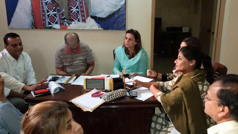 asadaltaf90's tweet photo. MPA @Irumf baji and MPA @SumetaSyed baji attend South Meeting at the Zone 
#LetsCleanKarachi https://t.co/pee67lC71x