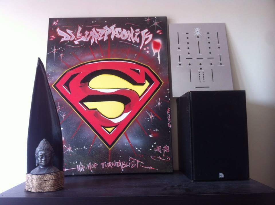 UR78_GRAFFITI's tweet photo. UR-78  canvas Dj Supaphonik
Geaff ink maker
Deco graffiti
#graffiti #superman #UR-78 #graffinkmaker #decograffiti https://t.co/BTEleWYmEG