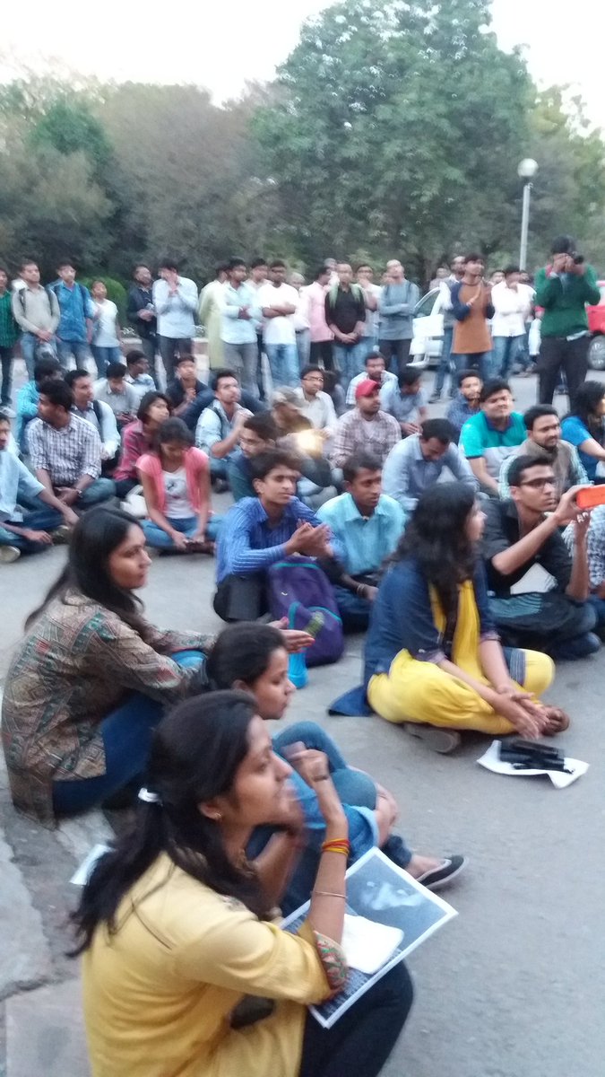 abvpjnu's tweet photo. #ABVP talk on #IWD2016 at #JNUAdminBlock with chief speaker #SmtMananChaturvedi of #Jaipur and #Nirbhaya mother. https://t.co/vvlMW4Ez2J
