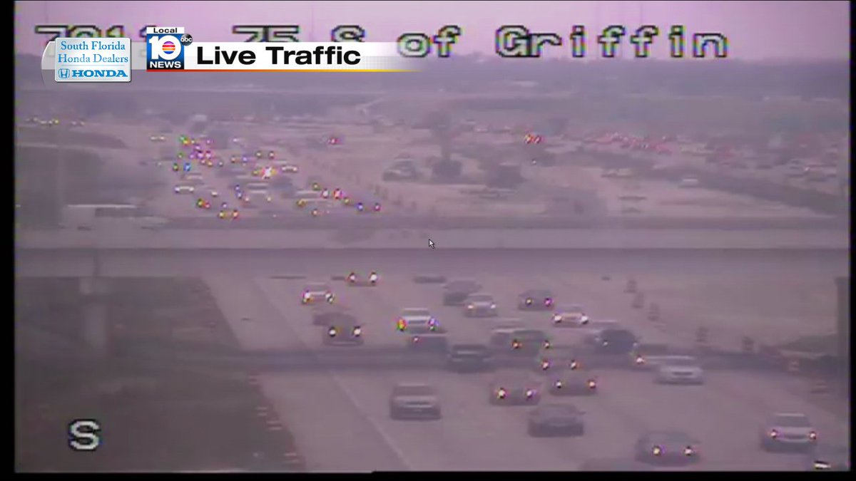 Heavy Delays on I-75 NB and Griffin due to a crash at Sheridan St/ Left lane blocked #TRAFFIC https://t.co/xiOsqAXdar