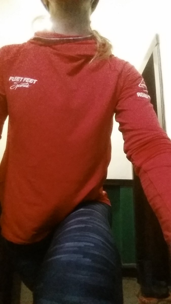 CoachShawnac's tweet photo. A lil warm for the LS this am but loved my #runcrew gear from @saucony thanks @FleetFeetChgo #runchipro https://t.co/kcgxCD4Hmz
