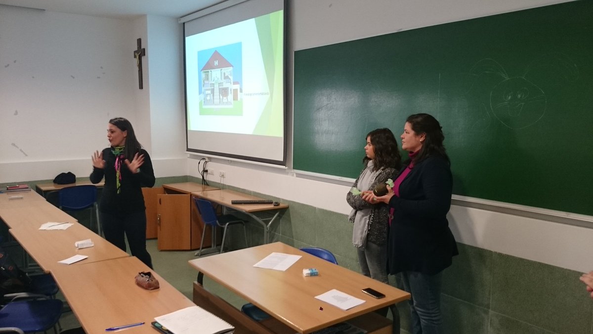 britishsir's tweet photo. Nuestra compañera Lorena explicando la analogía del cuerpo humano y casa #AnalogicamenteHablando https://t.co/8sQqKCAyCg