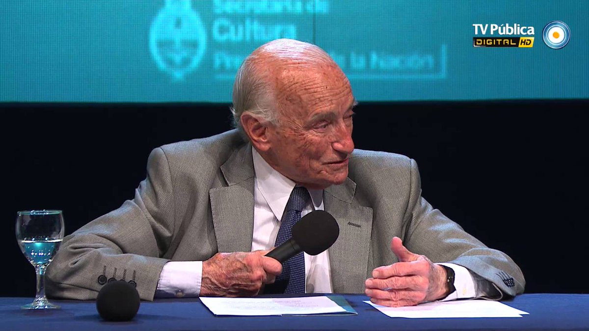 tododemas's tweet photo. [ACTUALIDAD] Falleció el economista Aldo Ferrer, ex ministro de Economía e integrante del grupo Fénix https://t.co/TIyhUv5uZx