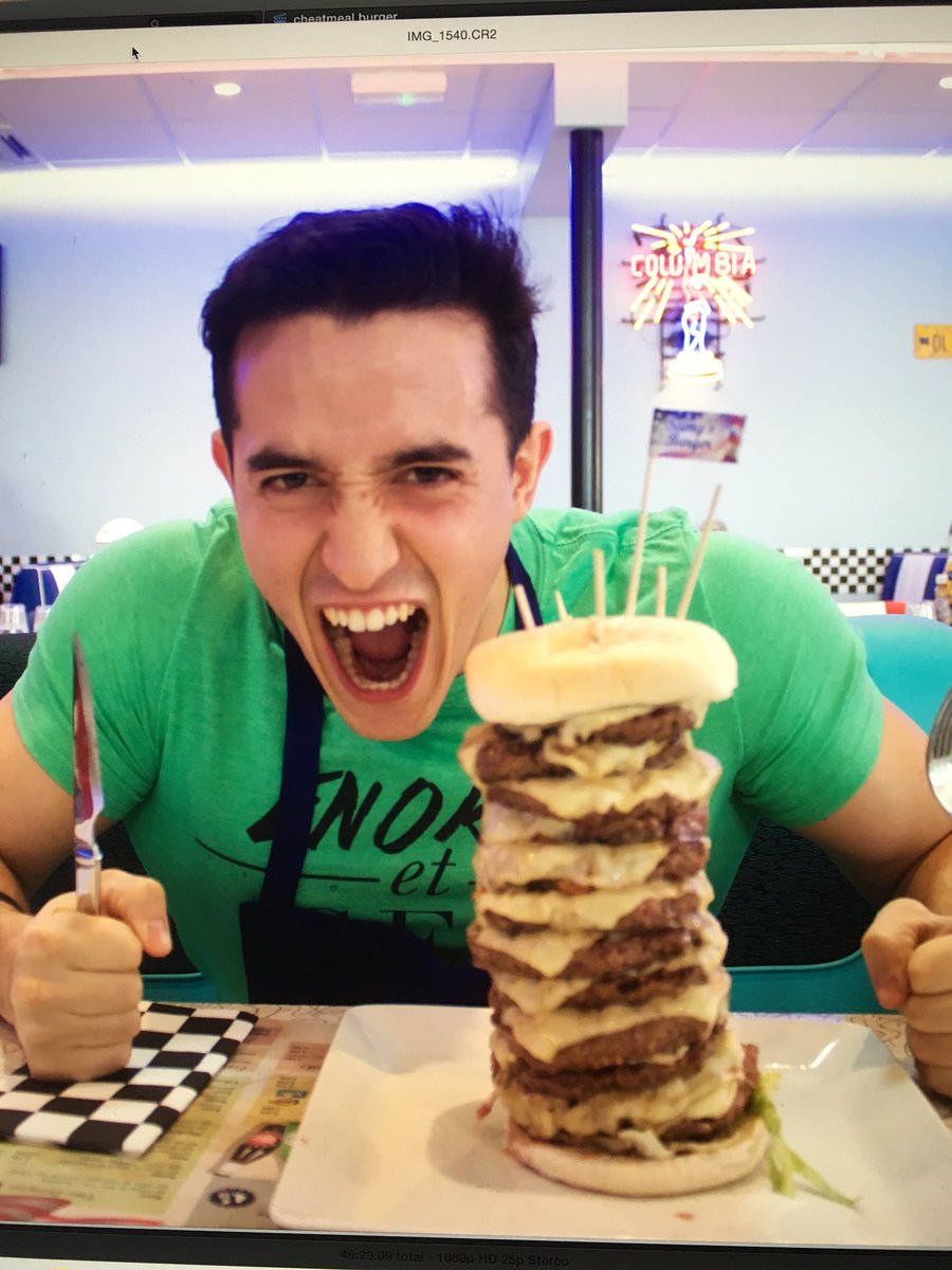 TiboInShape's tweet photo. Tournage vidéo cheatmeal ! Qui en veut ?? https://t.co/QmYCNwEi6h