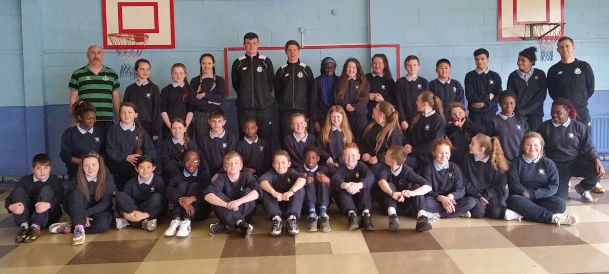 ShamrockRovers's tweet image. SRFC Schools Sessions in St Anne&apos;s NS, Fettercairn today with @LukeByrne93  @SeanHeaney96 #communityhoops