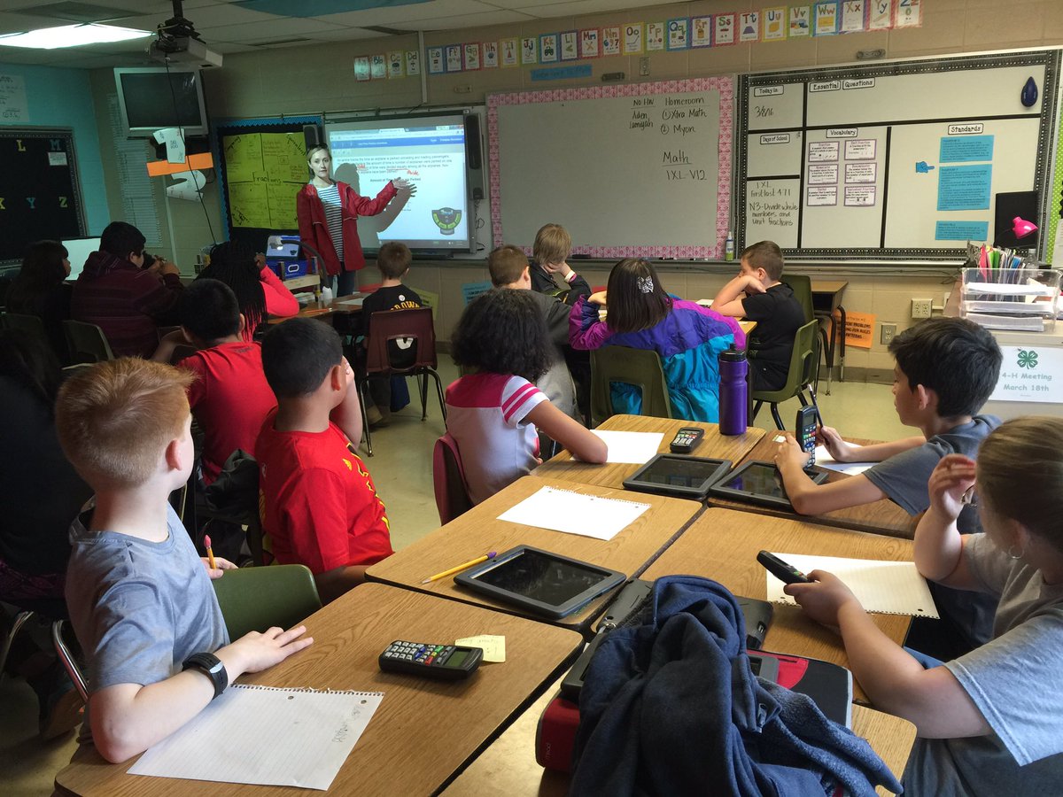 Roperville's tweet photo. Mrs Ross reviewing line plots with @StudyIsland and responders!  #fantasticfifth @GaDOEnews ✔️📶❤️ #CES https://t.co/L1d9QzlZ0Y