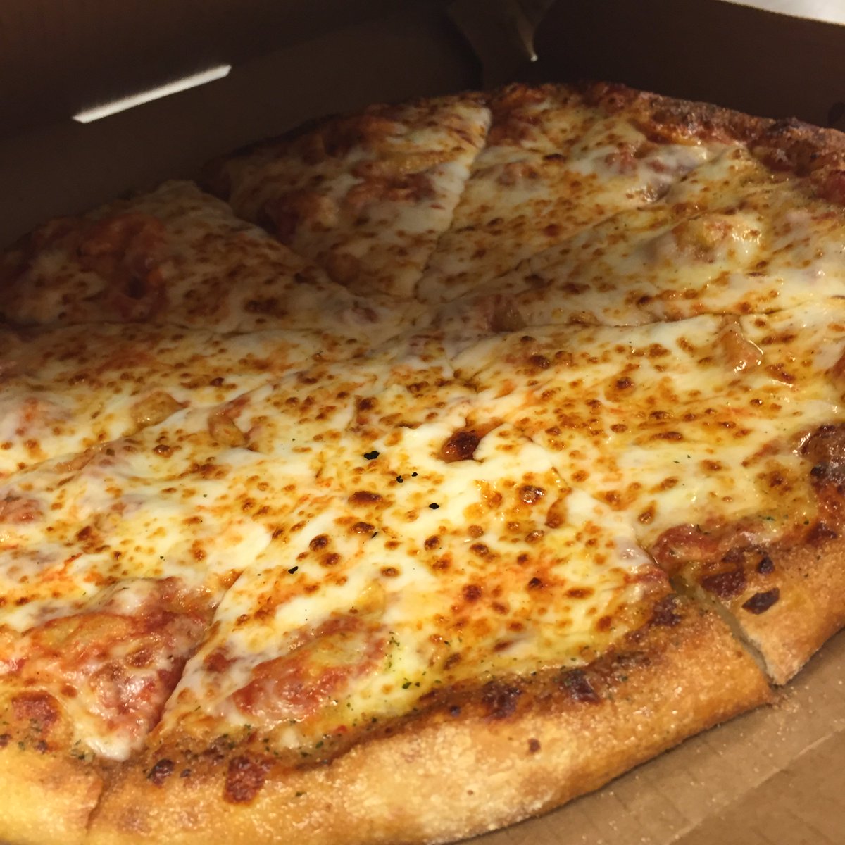 dominos's tweet photo. #WeirdThingsICantUnderstand How someone could share this beautiful masterpiece #allmine https://t.co/3NZQIra1gZ
