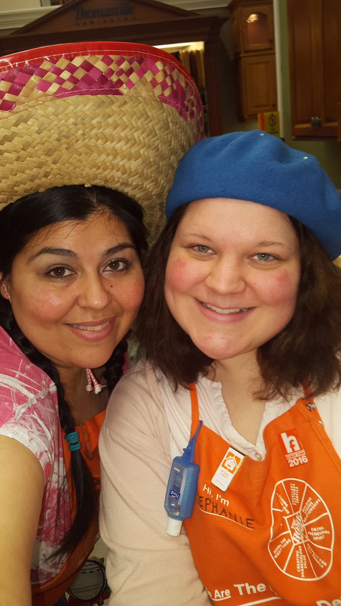 pjbaby01's tweet photo. Supporting our #VOASpiritWeek #ILoveMyJob #HavingFunAtWork @vakarianraptor @KryssiKat3 @AndrewG2761 https://t.co/khSd6pnzL7