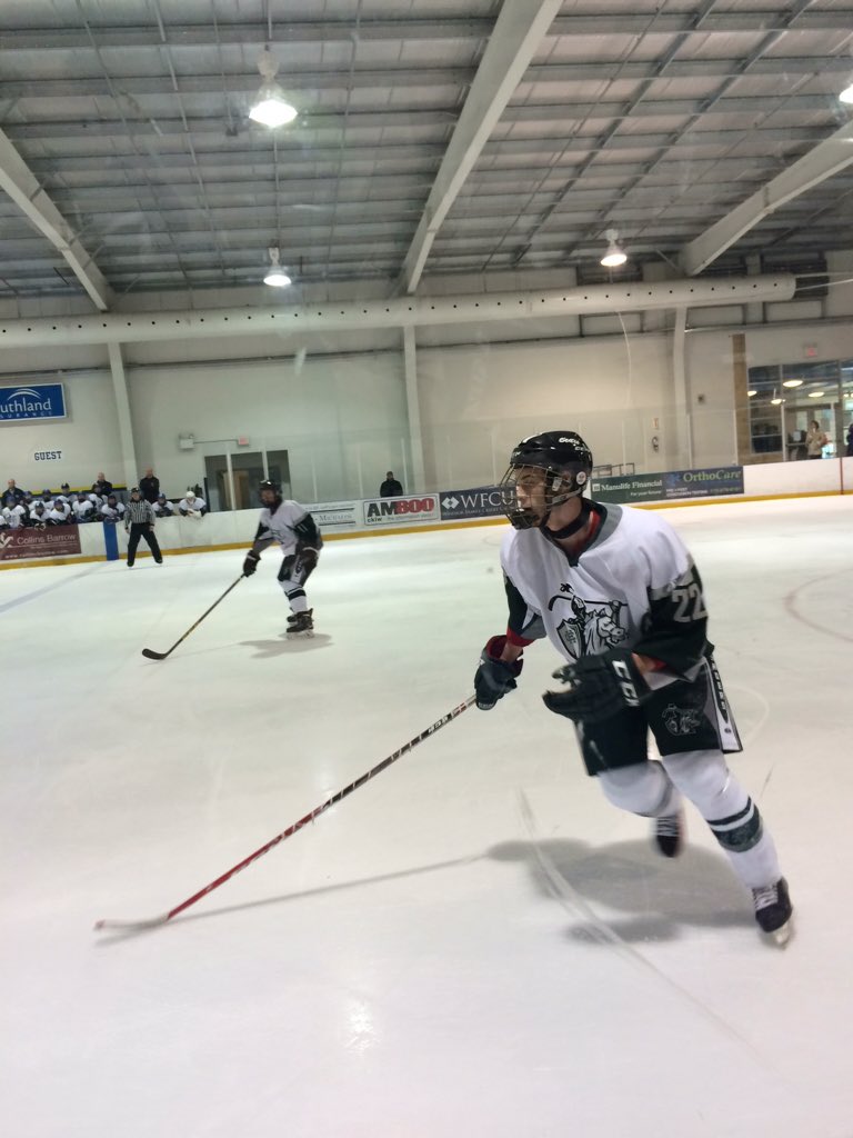 CoachDeMelo's tweet photo. Supporting our fellow OFSAA participants. @Gr33nArmy @HolyCrossCSS #bleedgreen #OFSAA #hawky https://t.co/wgHBw42baL