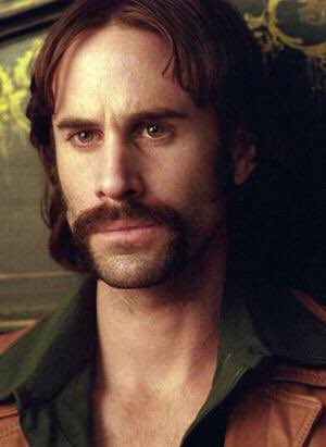 icebluerosen's tweet photo. @BritActorsFan #ThemeTuesday #LetterN #JosephFiennes as #NeilBookman in #RunningWithScissors https://t.co/ca0UOwCQWn