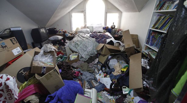 ClosetFactoryNY's tweet photo. #WeirdThingsICantUnderstand People who's room looks like this when the best Home Organization company is in New York https://t.co/cc7Dbz2JT3