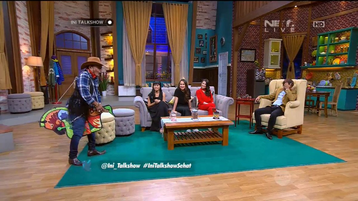 ulfa_prikitiw's tweet photo. nah dateng yg ngeselinn @newsuleprikitiw haha @Ini_Talkshow #IniTalkshowSehat sabar ya om :) https://t.co/QDaRrPHIe6