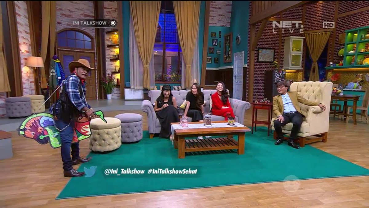 Duosolpet's tweet photo. Hahahaaaa pak Rt jaranan kuda lumpeng tuhh @newsuleprikitiw @andretaulany74 @Ini_Talkshow  #IniTalkshowSehat https://t.co/gJBIZ8vYym