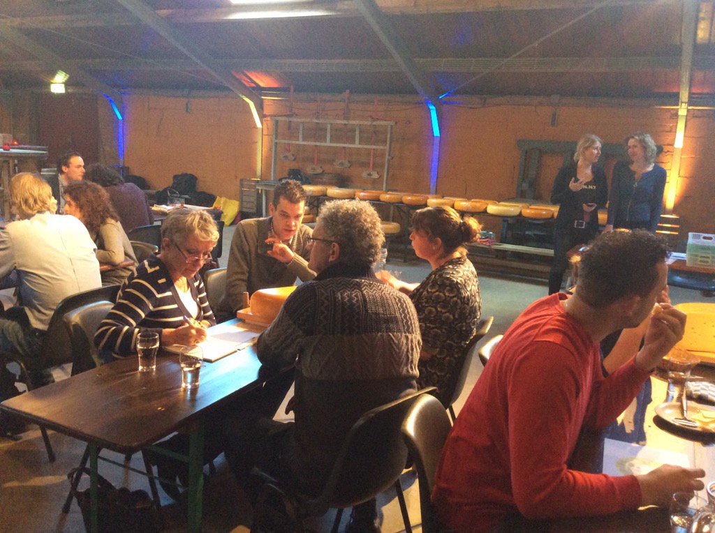 <a href="/Renkemakaas/">Renkemakaas</a> bij beste 5 kaasspeciaalzaak, #trots dat hij bij ons proeft #cumlaudeNL #lekkersteboerderijzuivel