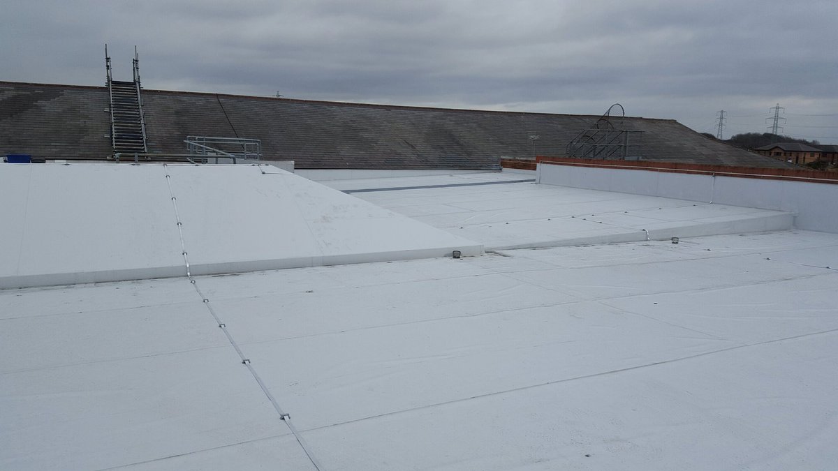 KANDS10's tweet photo. Another 4000 sqm of @SikaTrocal completed including all the lightning protection by our lads https://t.co/WSzv9LQCL4